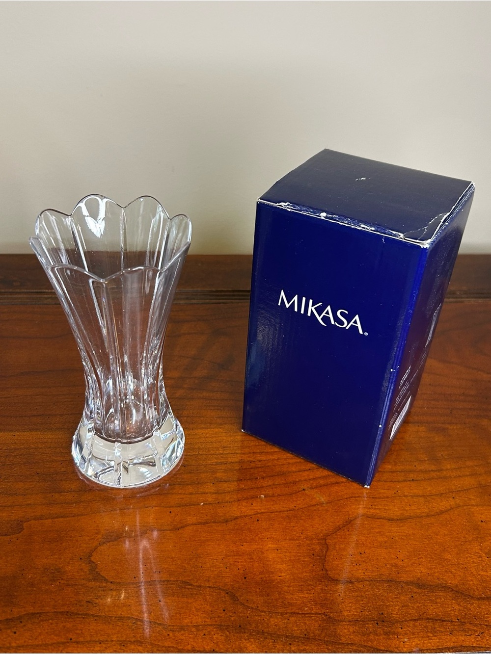 Mikasa Lead Crystal Scalloped Bud Vase 6”